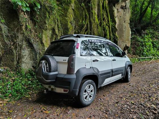 FIAT IDEA 1.8 MPI ADVENTURE 16V FLEX 4P MANUAL FIAT IDEA 1.8 MPI ADVENTURE 16V FLEX 4P MANUAL